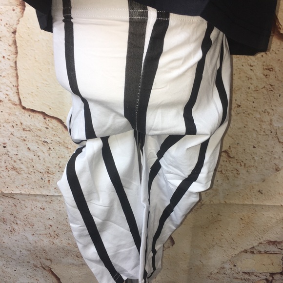 •LAST 2!! Black & Stripe 2 PC Legging Set• - Picture 8 of 11